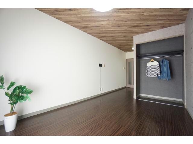 物件内観写真6　(オープンクローゼット！)