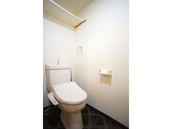 トイレ(温水洗浄便座付き)