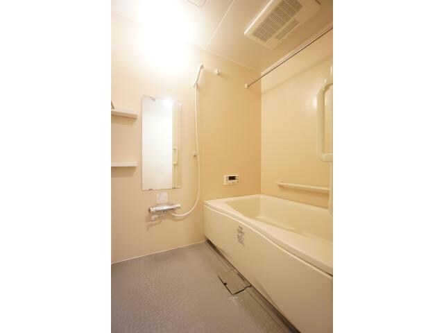 物件内観写真11　(広々とした浴室)