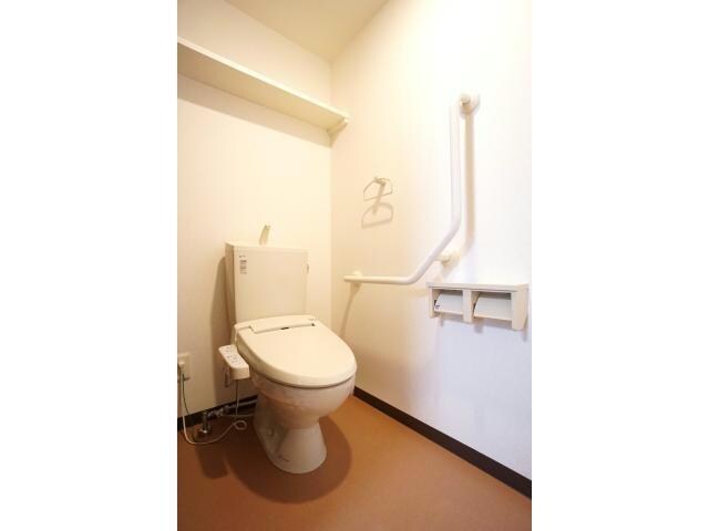 物件内観写真11　(温水洗浄便座付き)