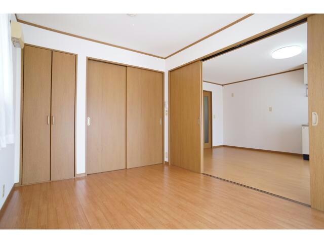 物件内観写真5　(別の部屋の写真です)