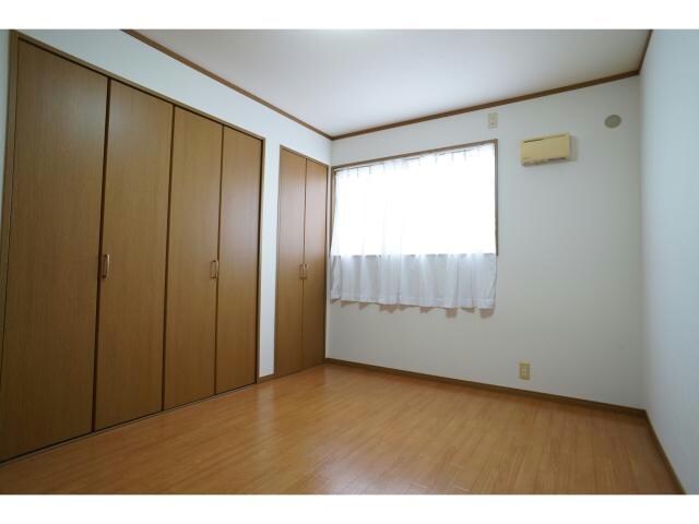 物件内観写真8　(別の部屋の写真です)