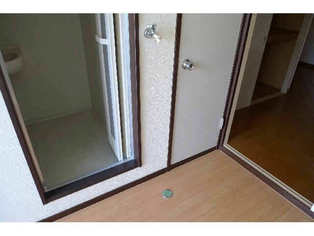 物件内観写真8　(洗濯機置場)