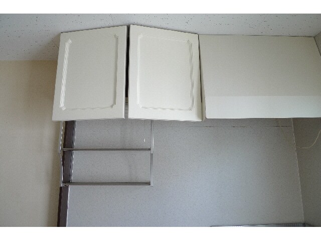 物件内観写真13　(キッチンの収納)