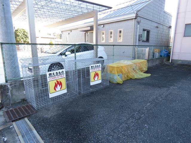 物件外観写真3　(ゴミステーション)