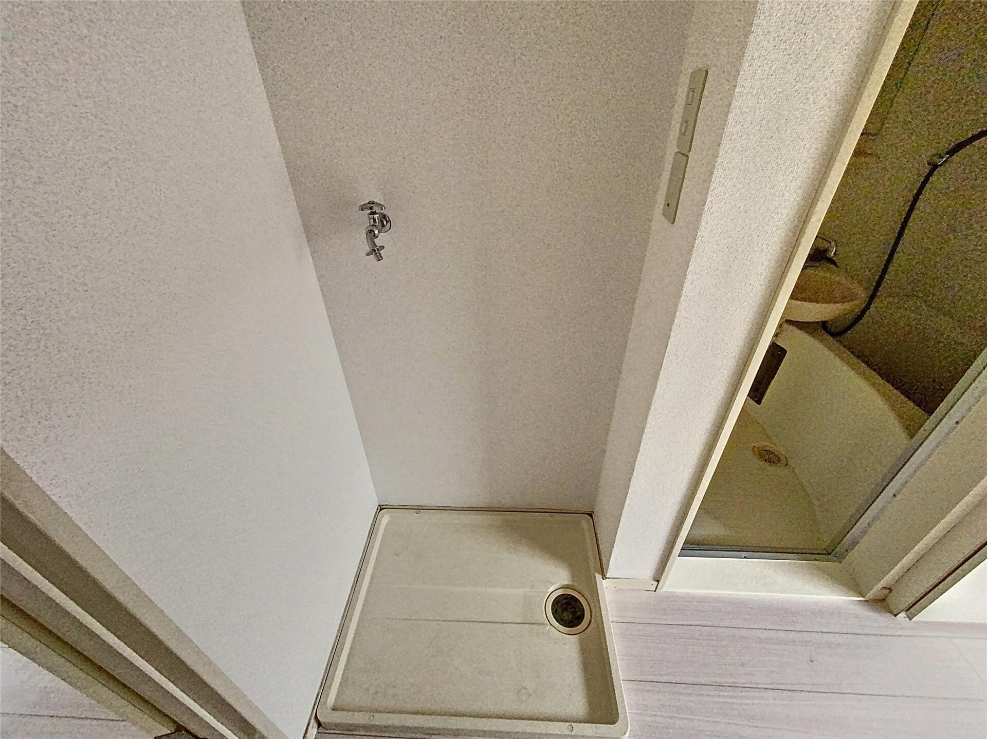 物件内観写真10　(洗濯機置き場)