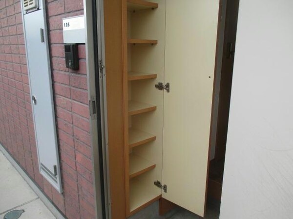 玄関回り(収納)