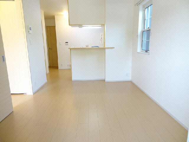 物件内観写真5　(LDK)