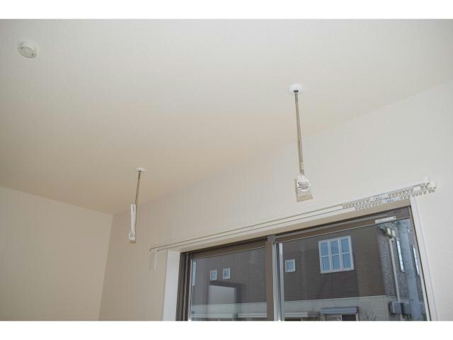 物件内観写真10　(室内物干し)