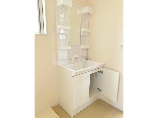 物件内観写真13　(シャンプードレッサータイプです)