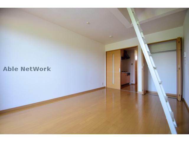 物件内観写真7　(クローゼット付きでお部屋スッキリ♪)