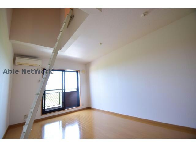 物件内観写真8　(エアコン付きで快適に過ごせそう♪)