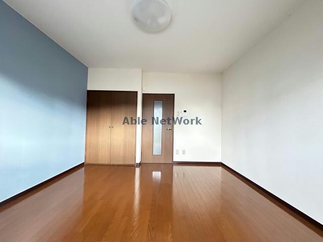 物件内観写真10　(洋室8帖)