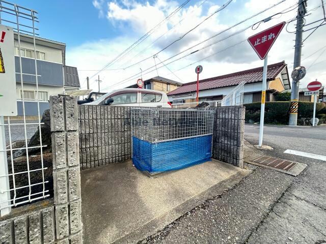 物件外観写真7　(ゴミ置き場)