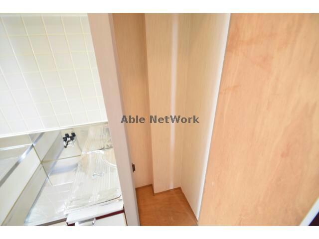 物件内観写真13　(物入れ)