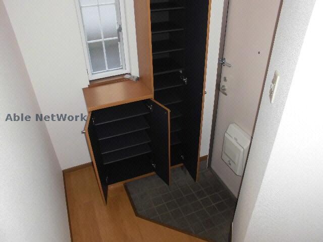 物件内観写真6　(玄関周り)