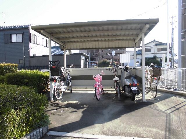 物件外観写真4　(駐輪場)