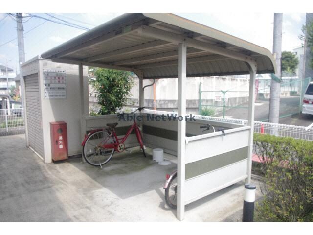 物件外観写真4　(駐輪場)