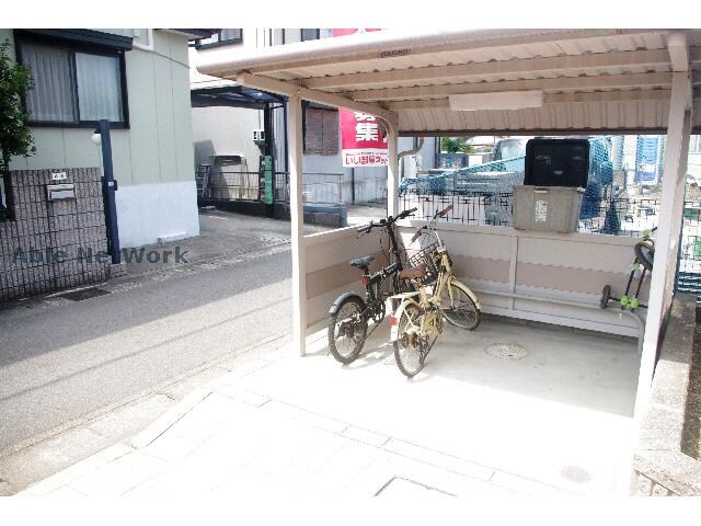 物件外観写真6　(駐輪場)