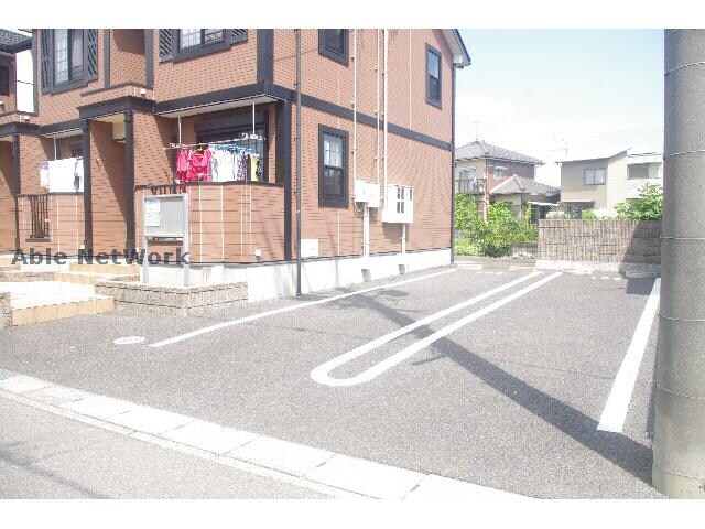 物件外観写真7　(駐車場)