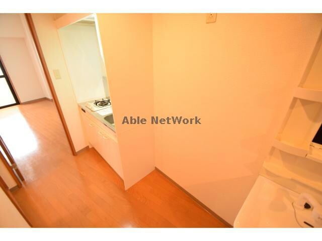 物件内観写真15　(家電を置くスペースもありますね♪)