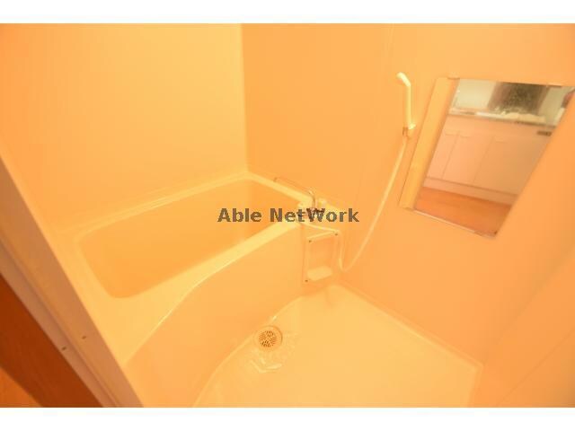 物件内観写真17　(浴室に鏡があると便利ですね♪)