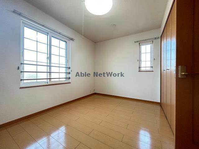 物件内観写真11　(洋室6帖)