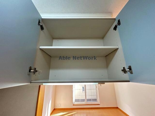 物件内観写真24　(キッチン上収納)