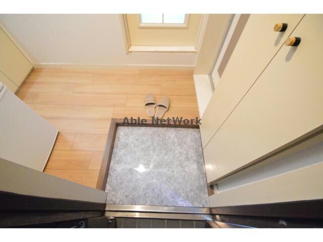 物件内観写真5　(玄関回りになります。)