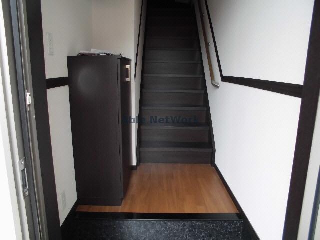 物件内観写真5　(玄関周り)