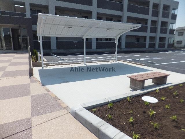 物件外観写真3　(駐輪場)