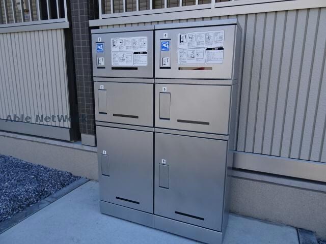 物件外観写真12　(宅配ボックス)