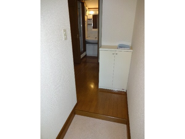 玄関回り(脱衣所)