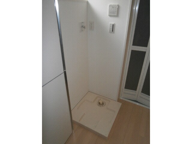 物件内観写真11　(洗濯機置場)