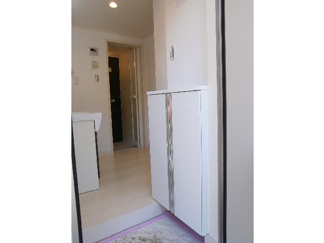 物件内観写真2　(玄関)