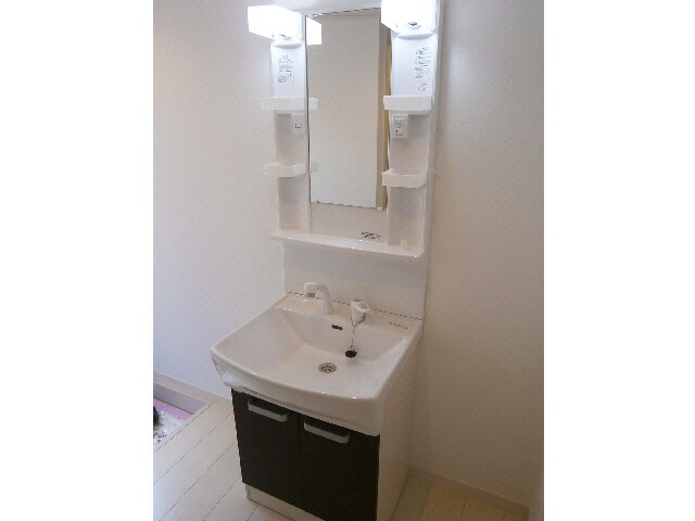 物件内観写真4　(洗面化粧台)