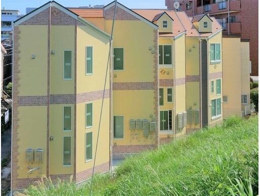 物件外観写真1　(横浜国大側より)