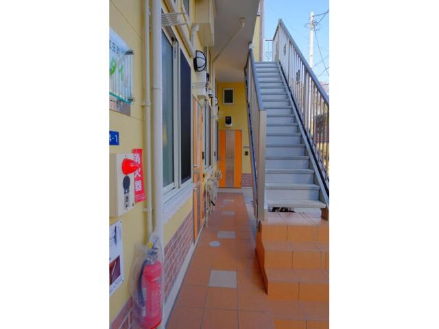 物件外観写真4　(1F共用部)