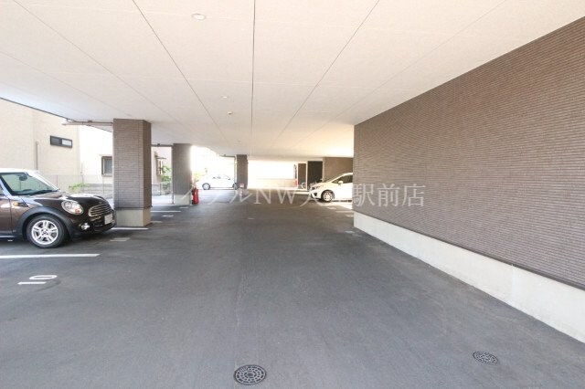 物件外観写真4　(駐車場)