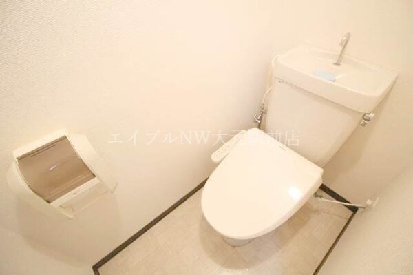 トイレ(同物件別部屋の写真です)