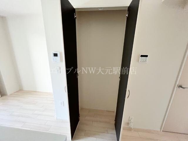 物件内観写真18　(リビング収納)