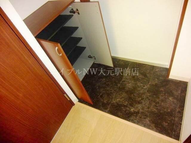 物件内観写真13　(玄関収納)