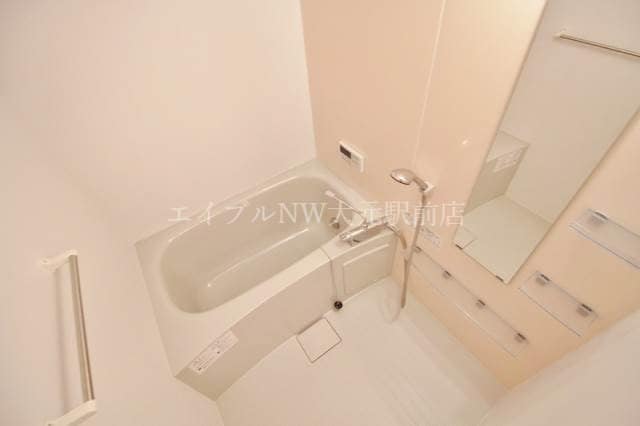 物件内観写真7　(追い焚き機能付バス)