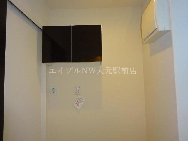 物件内観写真21　(洗濯機置き場上部収納棚（イメージ）)