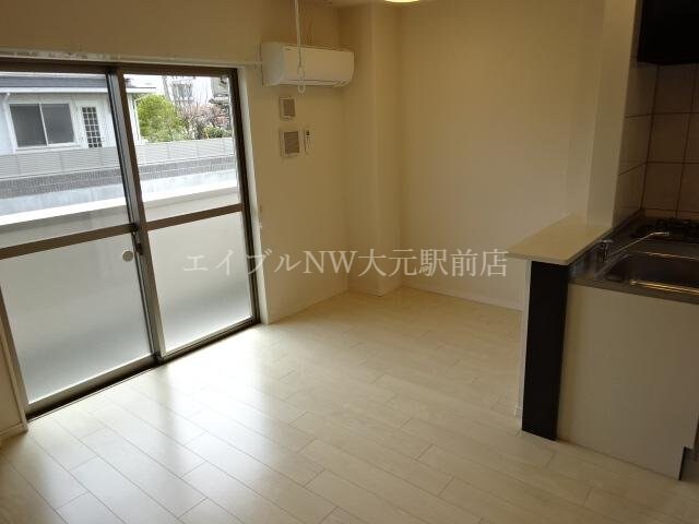 物件内観写真7　(リビング)