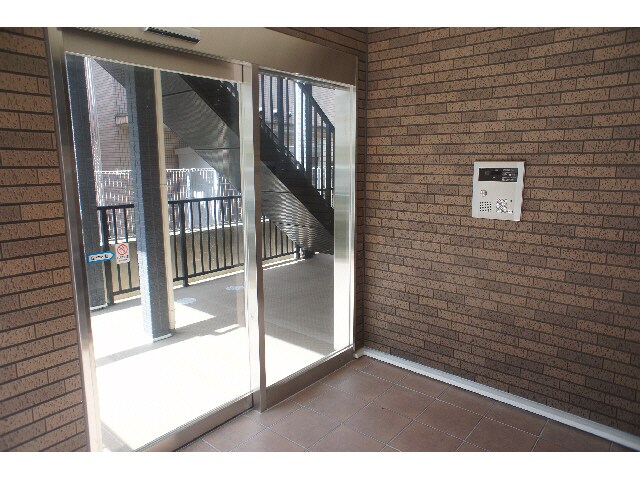 物件外観写真4　(オートロック共用部分)