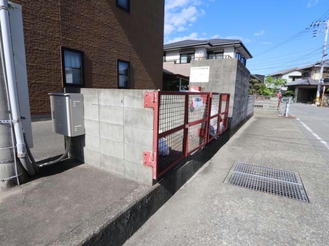 物件外観写真5　(ｺﾞﾐ置場)