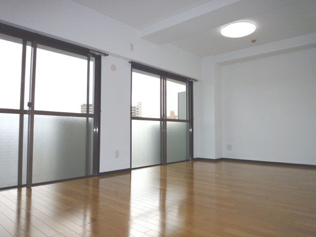 物件内観写真3　(リビング)