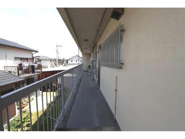 物件外観写真4　(2階通路)