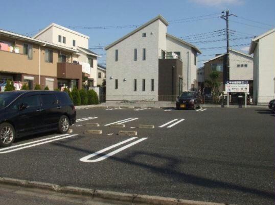 物件外観写真3　(駐車場)